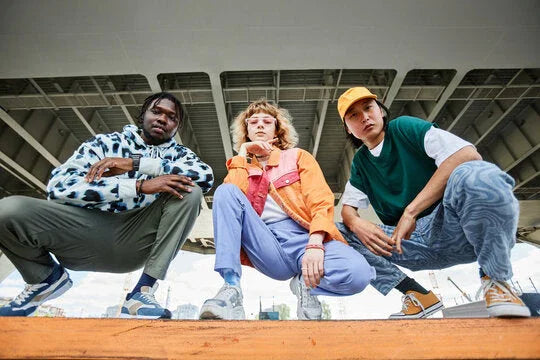Tendenze moda uomo 2025: lo streetwear è protagonista